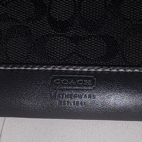 Coach Card Case With Key Ring - Picture 5 of 7